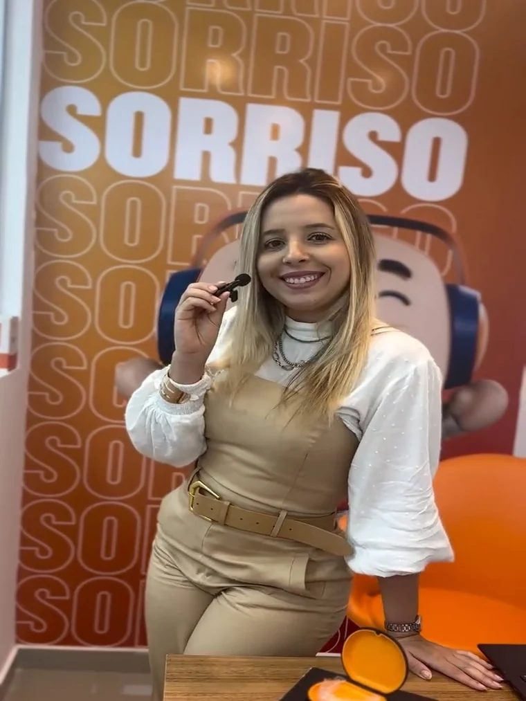 Kit de alinhadores LINEO na unidade, em frente ao painel da marca
